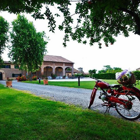 Agriturismo Tenuta Casteldardo Besenzone Buitenkant foto