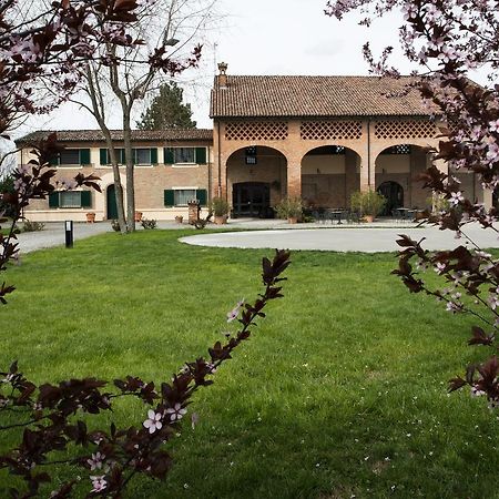 Agriturismo Tenuta Casteldardo Besenzone Buitenkant foto